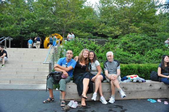 Com a prima Silvia e o Tio Célio, no parque Millenium, em Chicago, Illinois, nos Estados Unidos